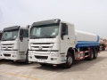 热门销售Sinotruk Howo 6x4水箱卡车，20000升洒水卡车，20m3水喷水卡车